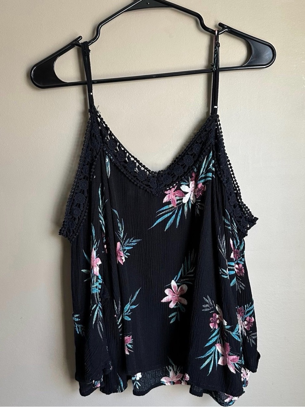 Aeropostale V-Neck Floral Off the Shoulder Flowy Women’s Top - Picture 2 of 7